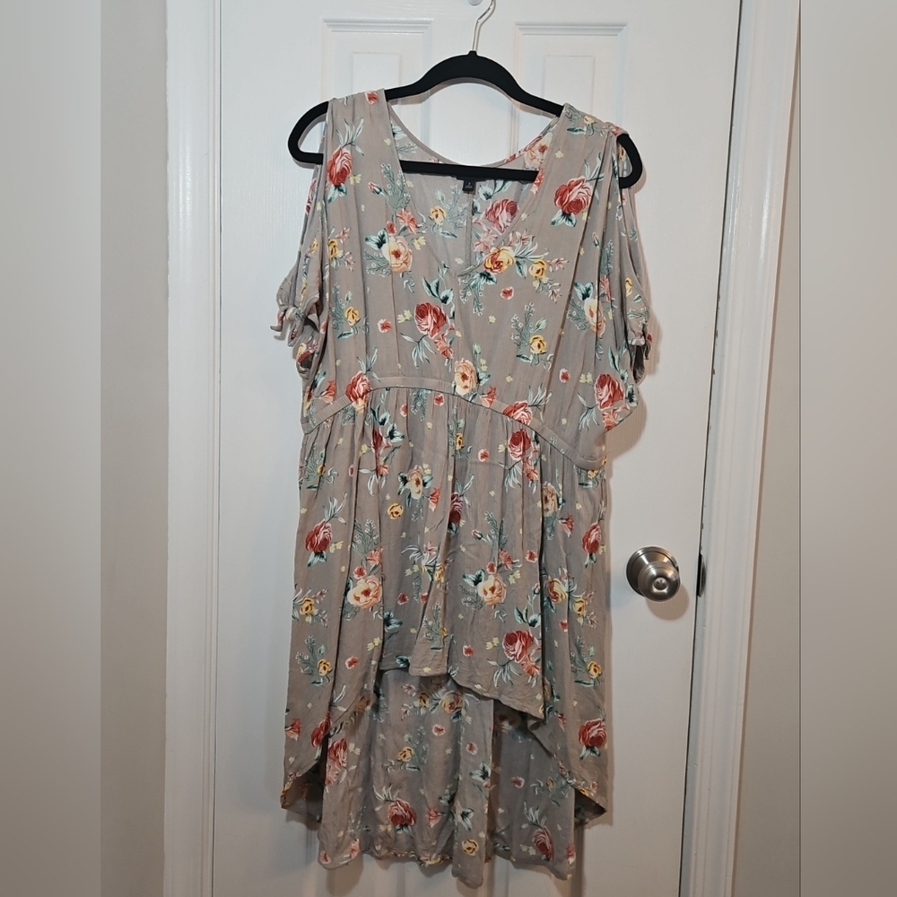 Torrid 2 Women's Floral Boho Sleeveless Blouse